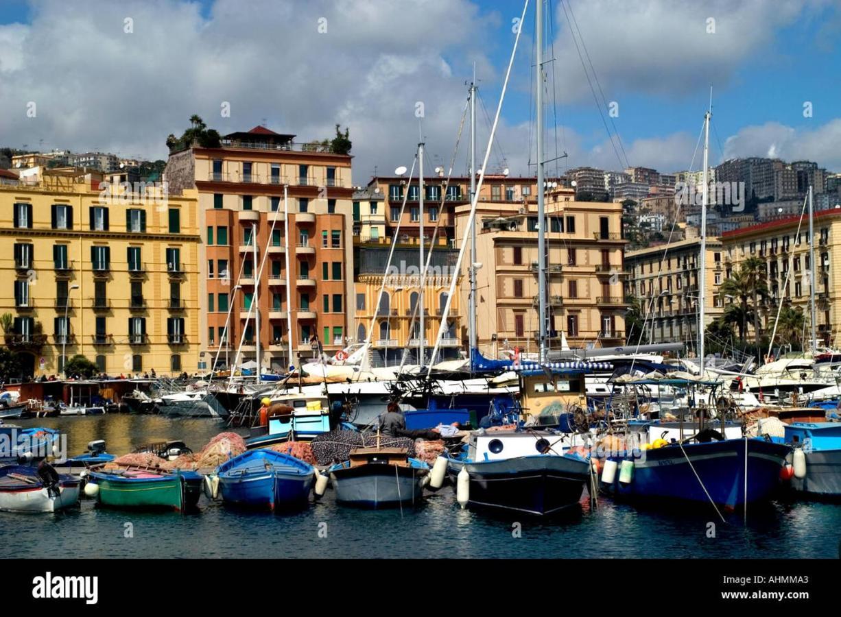 Napoli Sottosopra Chiaia Apartment Exterior photo